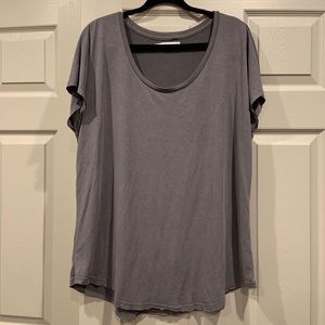Gray Unfinished/Distressed Hem Tee